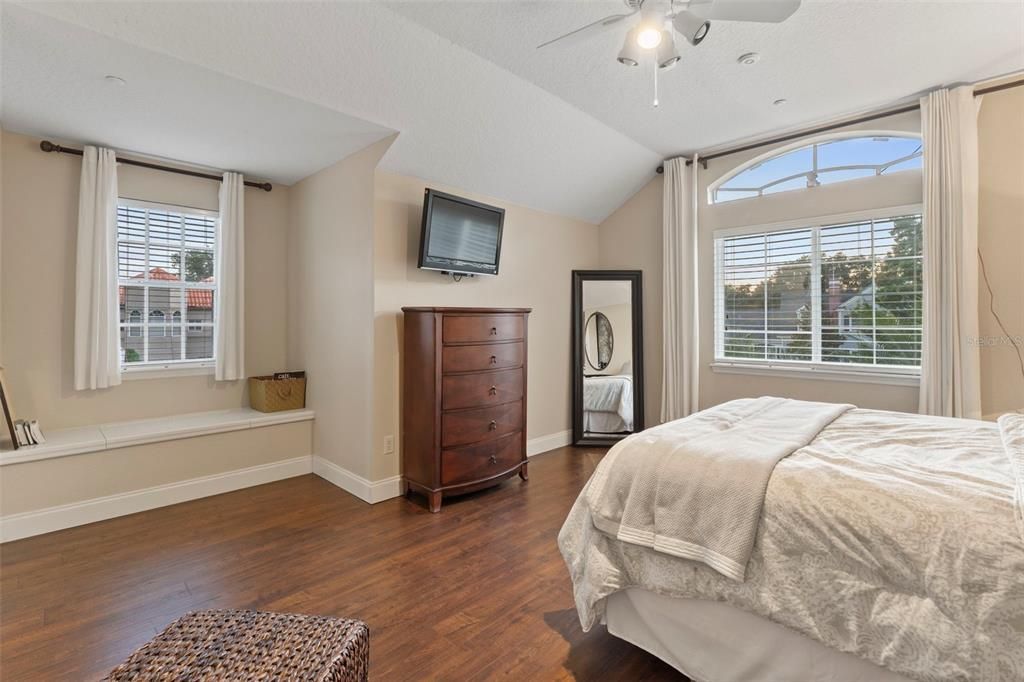 For Sale: $1,350,000 (5 beds, 4 baths, 4899 Square Feet)