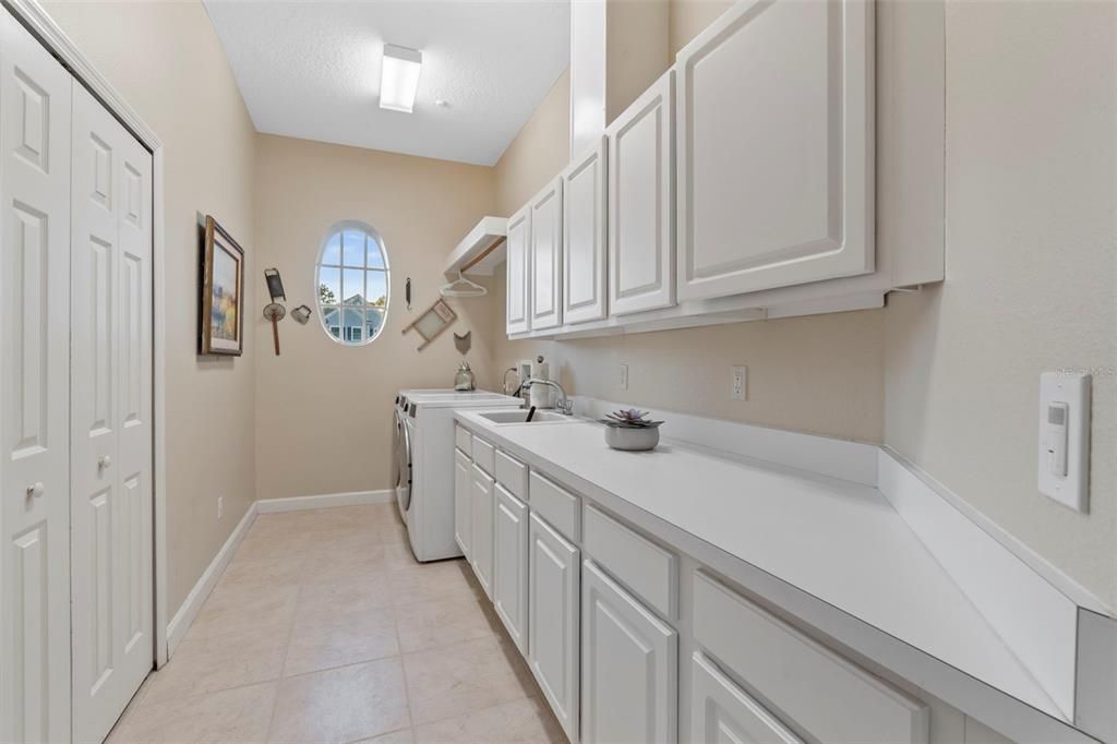 For Sale: $1,350,000 (5 beds, 4 baths, 4899 Square Feet)