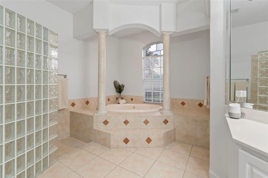 For Sale: $1,350,000 (5 beds, 4 baths, 4899 Square Feet)