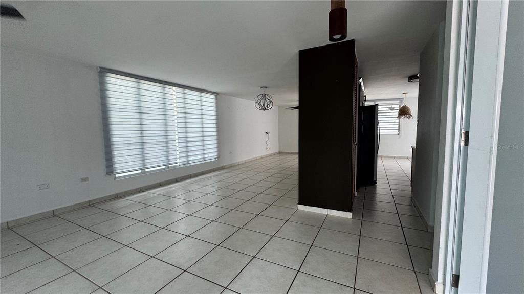 Activo con contrato: $415,000 (4 camas, 3 baños, 2300 Pies cuadrados)