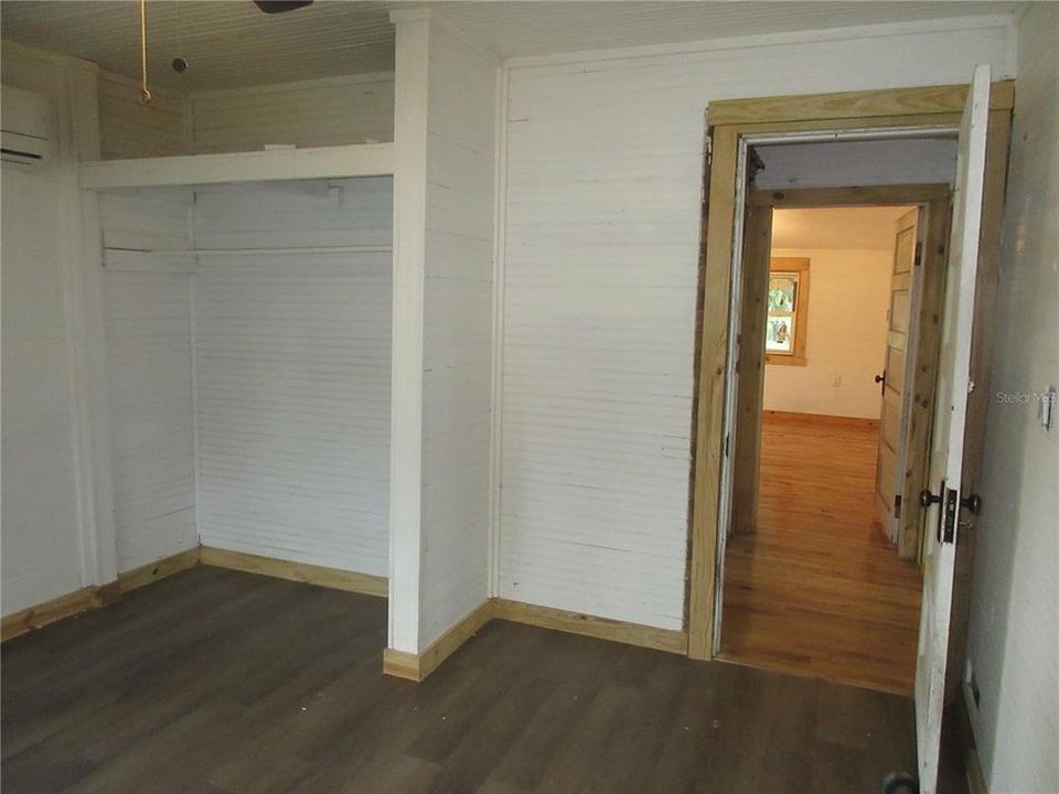 For Sale: $149,000 (2 beds, 1 baths, 951 Square Feet)