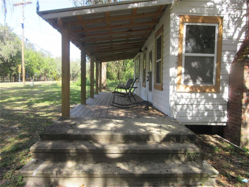 For Sale: $149,000 (2 beds, 1 baths, 951 Square Feet)