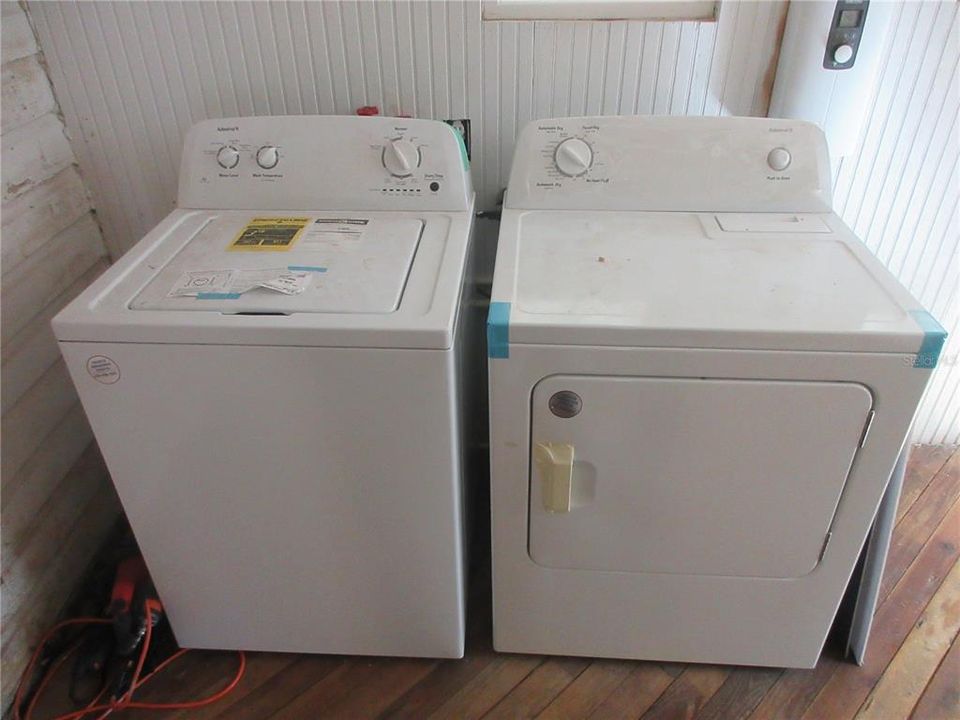 For Sale: $149,000 (2 beds, 1 baths, 951 Square Feet)