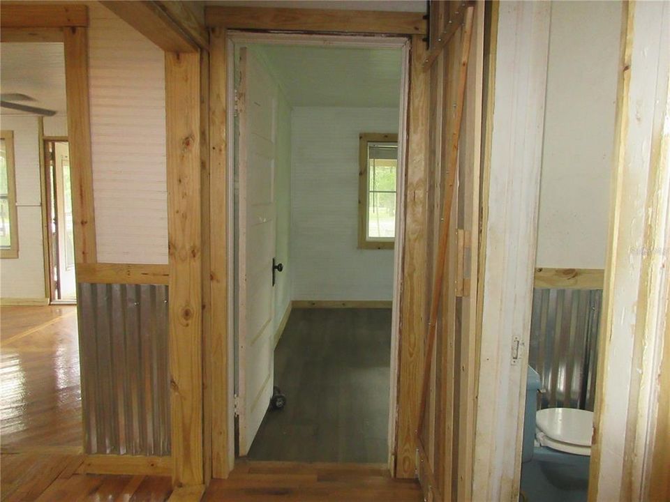 For Sale: $149,000 (2 beds, 1 baths, 951 Square Feet)