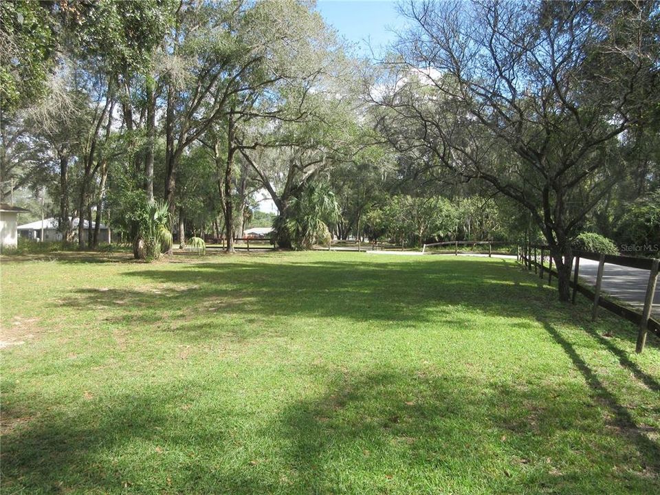 For Sale: $149,000 (2 beds, 1 baths, 951 Square Feet)