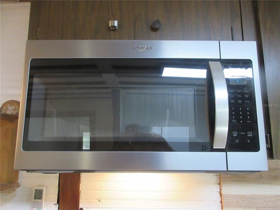 For Sale: $149,000 (2 beds, 1 baths, 951 Square Feet)