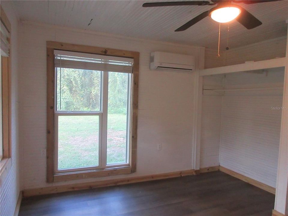 For Sale: $149,000 (2 beds, 1 baths, 951 Square Feet)