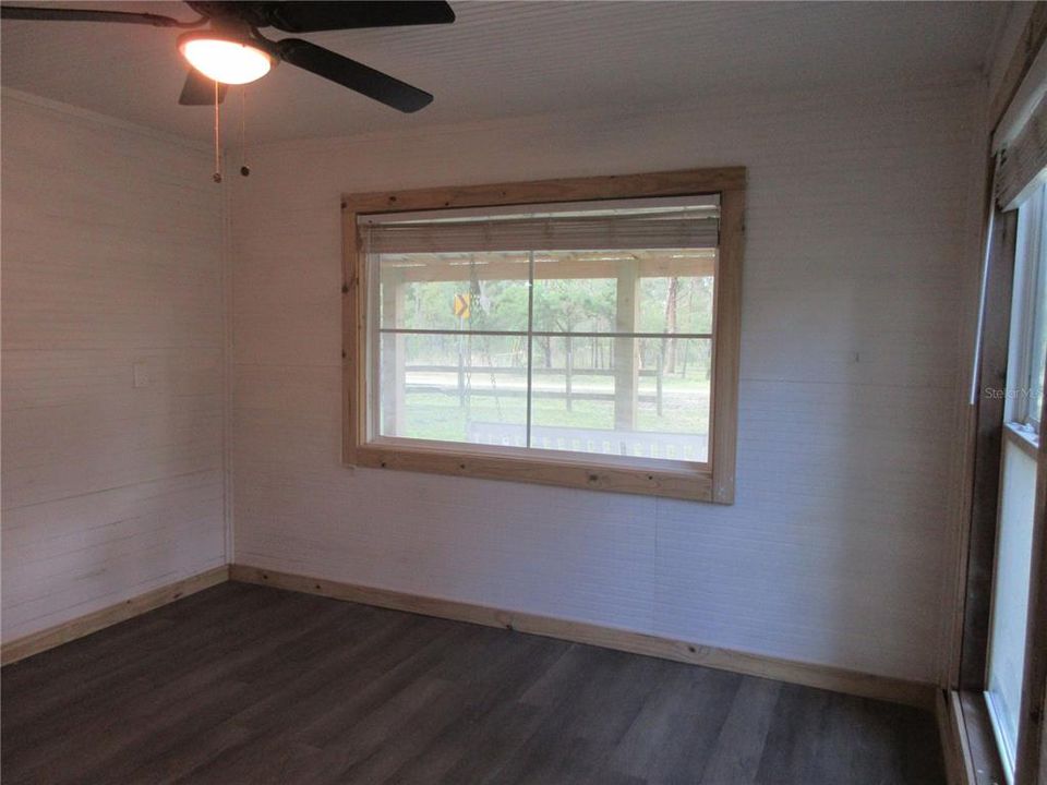 For Sale: $149,000 (2 beds, 1 baths, 951 Square Feet)