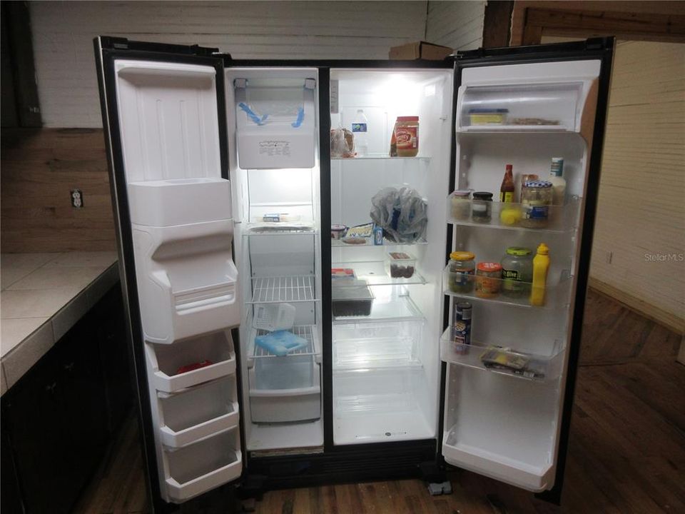 For Sale: $149,000 (2 beds, 1 baths, 951 Square Feet)