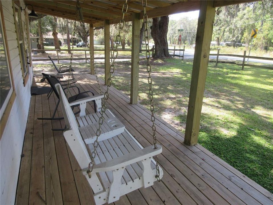 For Sale: $149,000 (2 beds, 1 baths, 951 Square Feet)