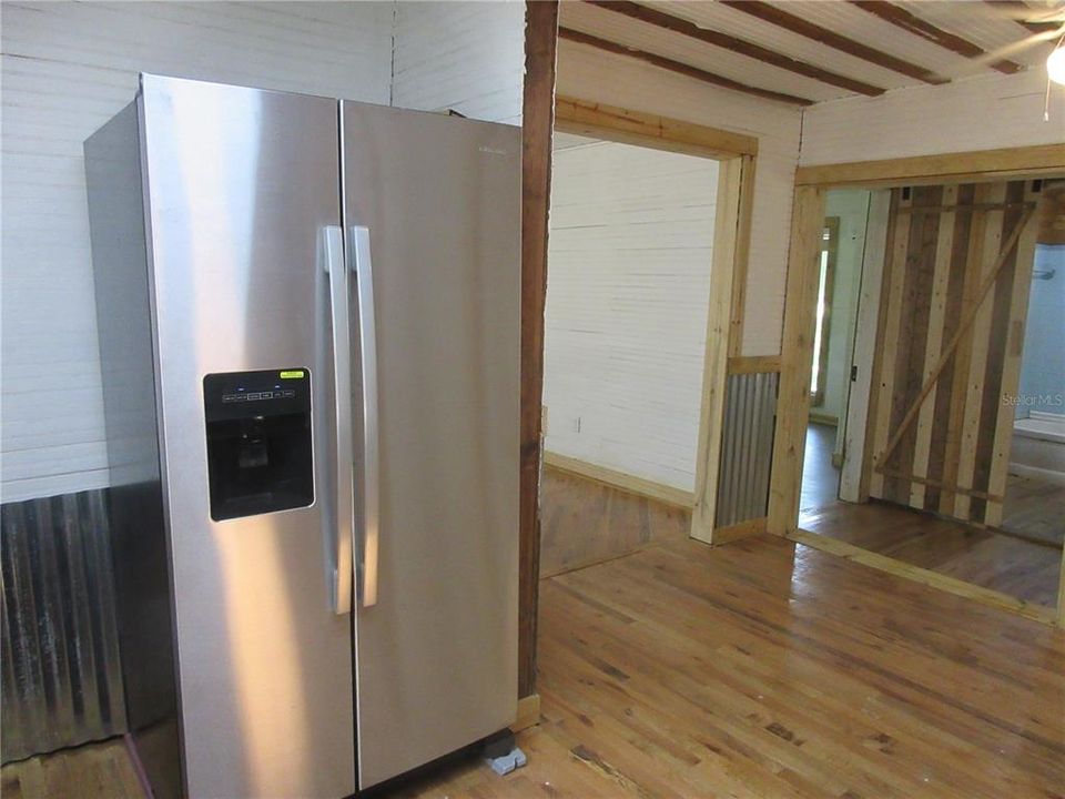 For Sale: $149,000 (2 beds, 1 baths, 951 Square Feet)