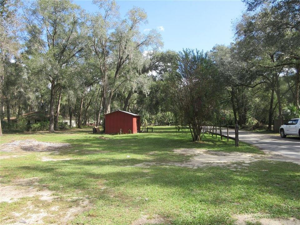 For Sale: $149,000 (2 beds, 1 baths, 951 Square Feet)