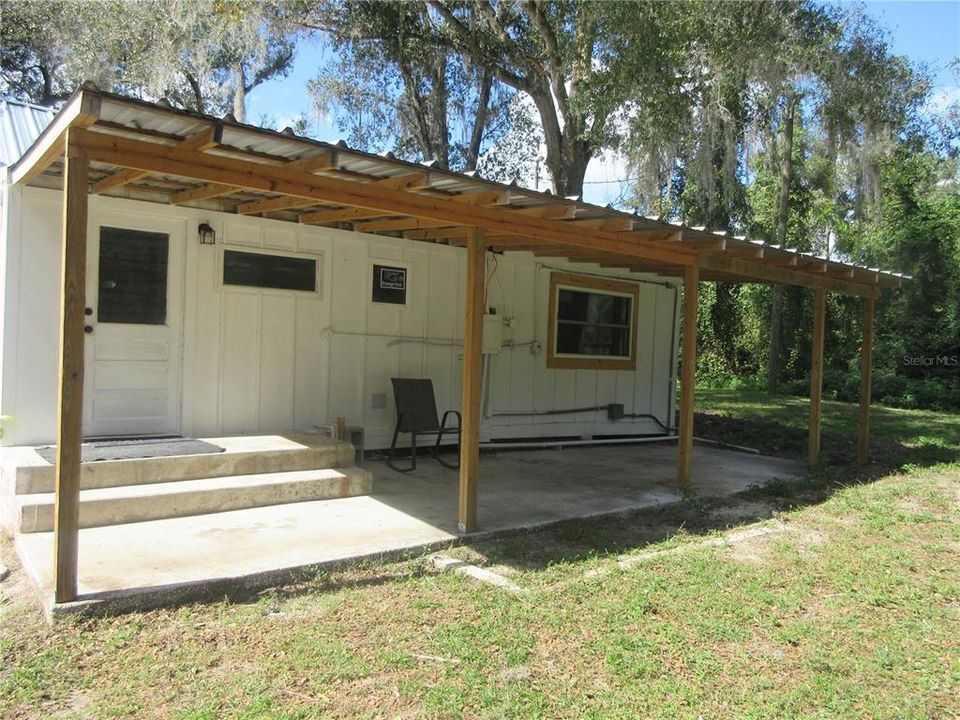 For Sale: $149,000 (2 beds, 1 baths, 951 Square Feet)