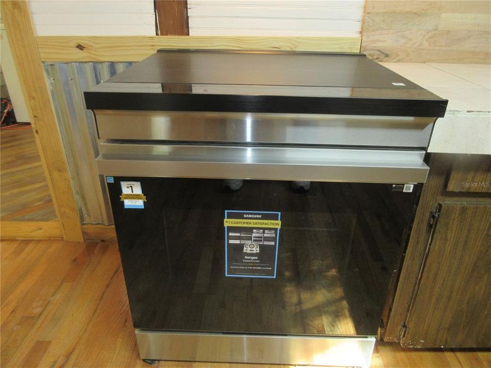 For Sale: $149,000 (2 beds, 1 baths, 951 Square Feet)