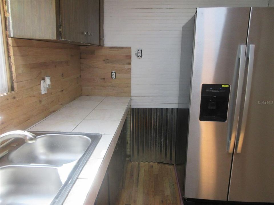 For Sale: $149,000 (2 beds, 1 baths, 951 Square Feet)