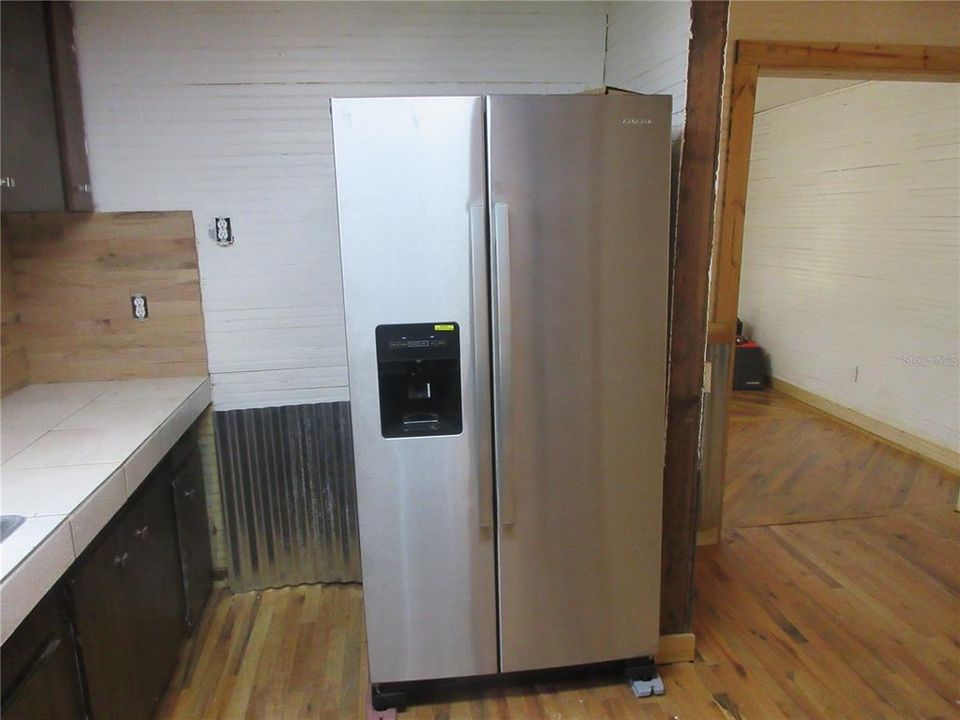 For Sale: $149,000 (2 beds, 1 baths, 951 Square Feet)