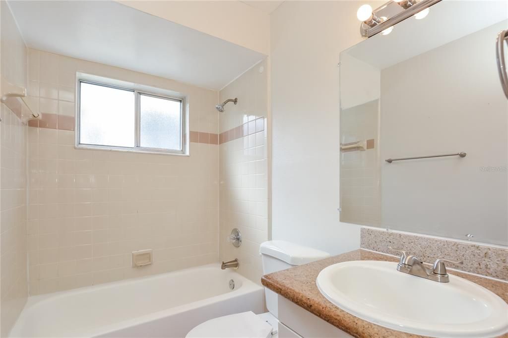 For Rent: $2,210 (4 beds, 2 baths, 1396 Square Feet)