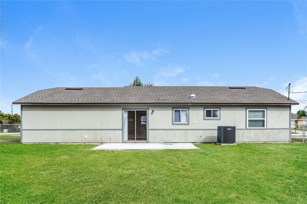 For Rent: $2,210 (4 beds, 2 baths, 1396 Square Feet)