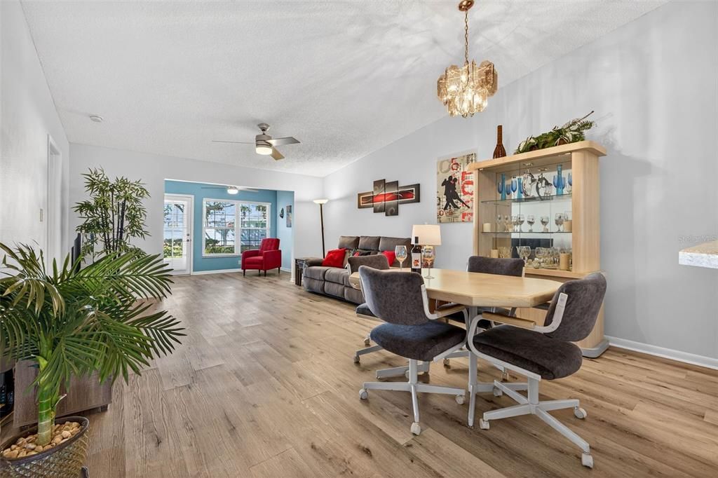 Под контрактом: $190,000 (2 спален, 2 ванн, 1044 Квадратных фут)