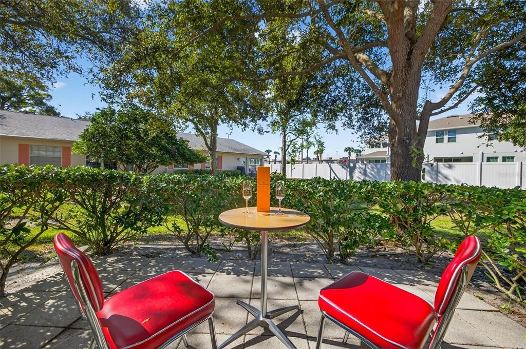 Под контрактом: $190,000 (2 спален, 2 ванн, 1044 Квадратных фут)