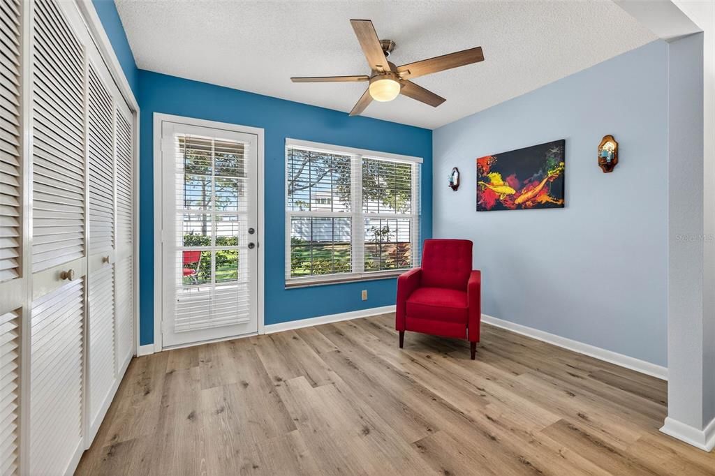 Под контрактом: $190,000 (2 спален, 2 ванн, 1044 Квадратных фут)