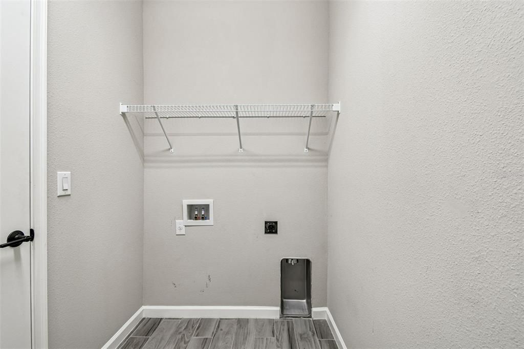 For Sale: $410,000 (3 beds, 2 baths, 1784 Square Feet)