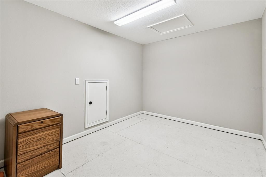 For Sale: $410,000 (3 beds, 2 baths, 1784 Square Feet)