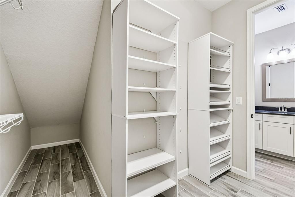 For Sale: $410,000 (3 beds, 2 baths, 1784 Square Feet)