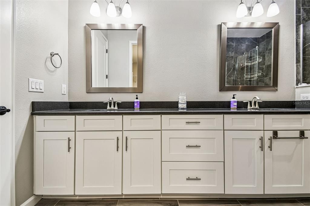 For Sale: $410,000 (3 beds, 2 baths, 1784 Square Feet)