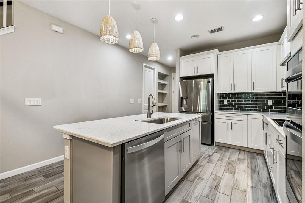 For Sale: $410,000 (3 beds, 2 baths, 1784 Square Feet)