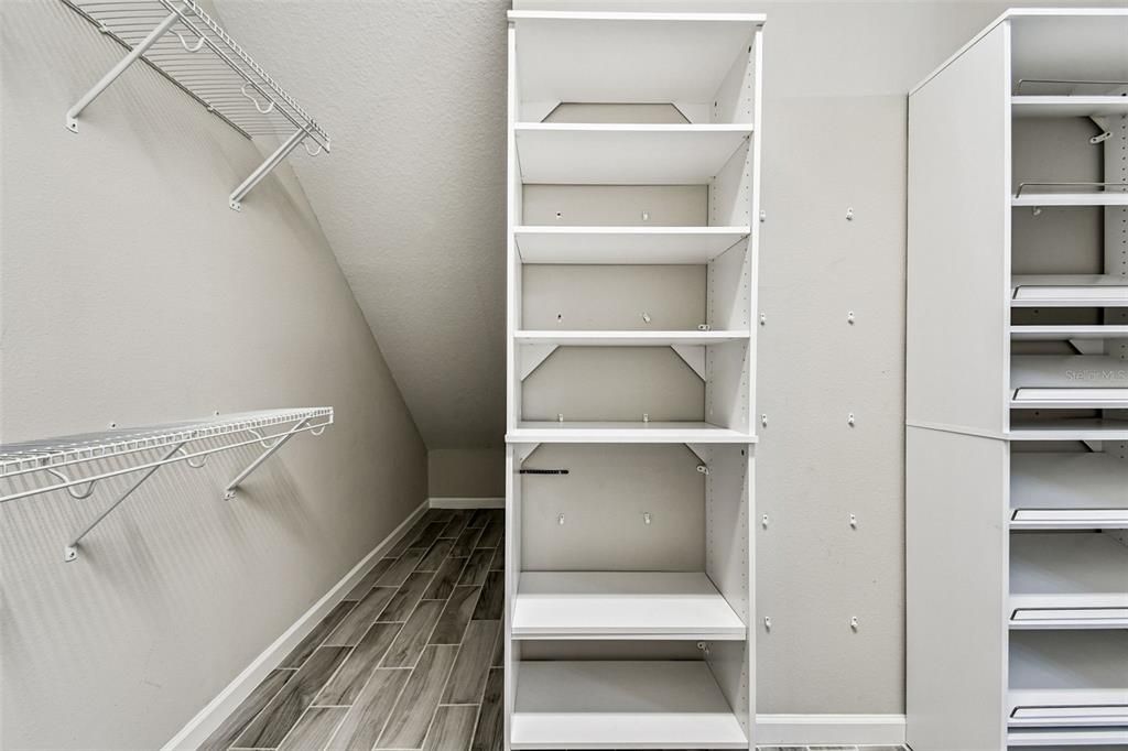 For Sale: $410,000 (3 beds, 2 baths, 1784 Square Feet)