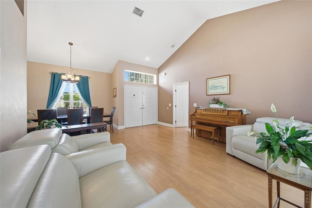 Active With Contract: $579,999 (4 beds, 2 baths, 1967 Square Feet)