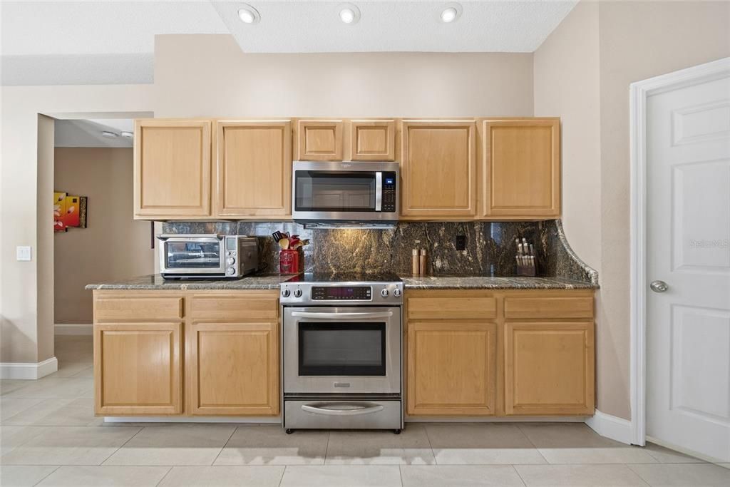 Active With Contract: $579,999 (4 beds, 2 baths, 1967 Square Feet)