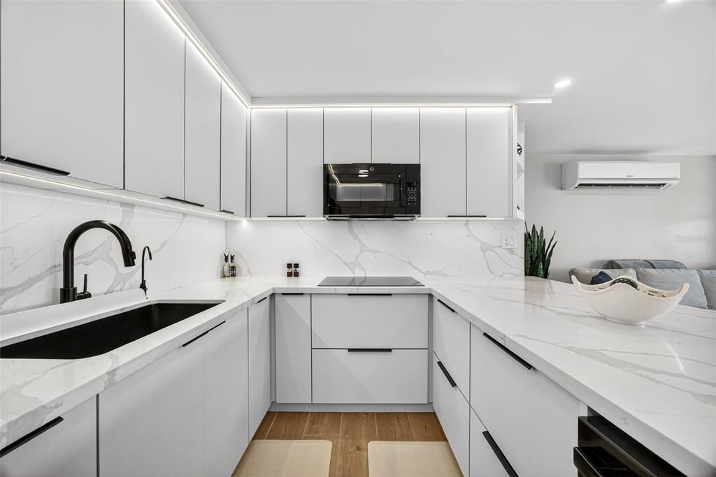 На продажу: $1,085,000 (2 спален, 2 ванн, 1325 Квадратных фут)