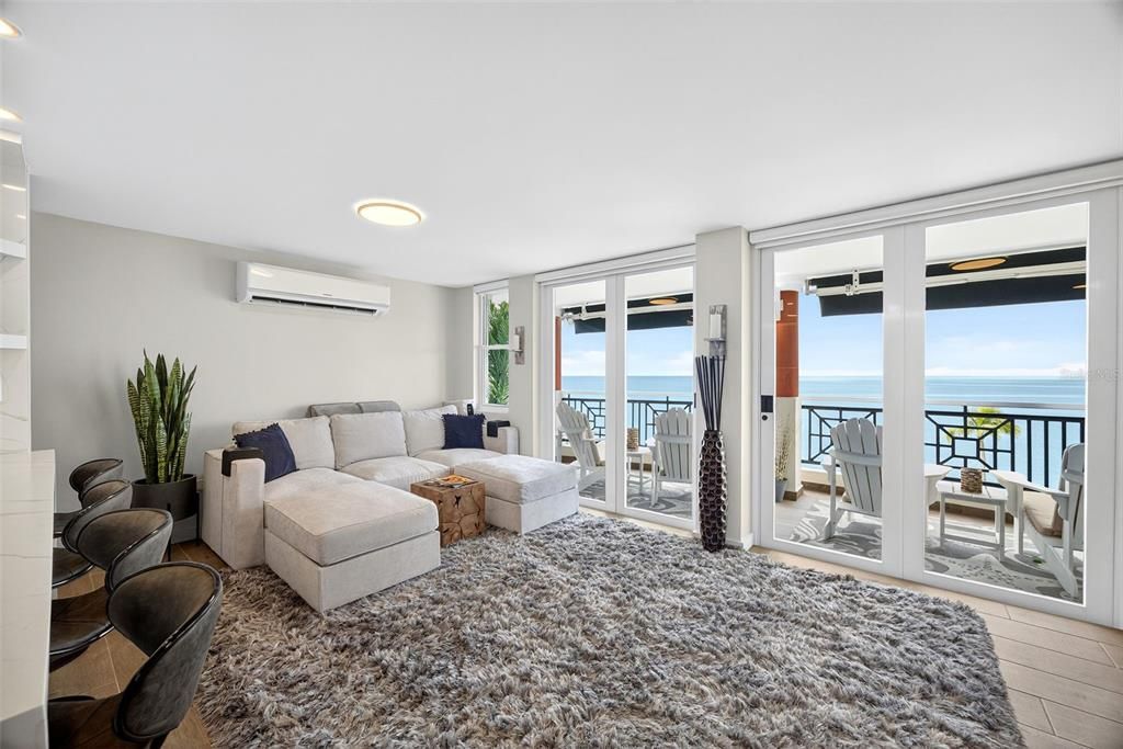 На продажу: $1,085,000 (2 спален, 2 ванн, 1325 Квадратных фут)