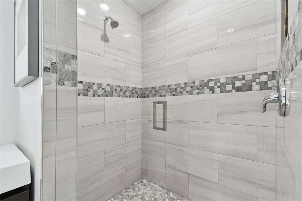 En Venta: $1,395,000 (3 camas, 2 baños, 2000 Pies cuadrados)