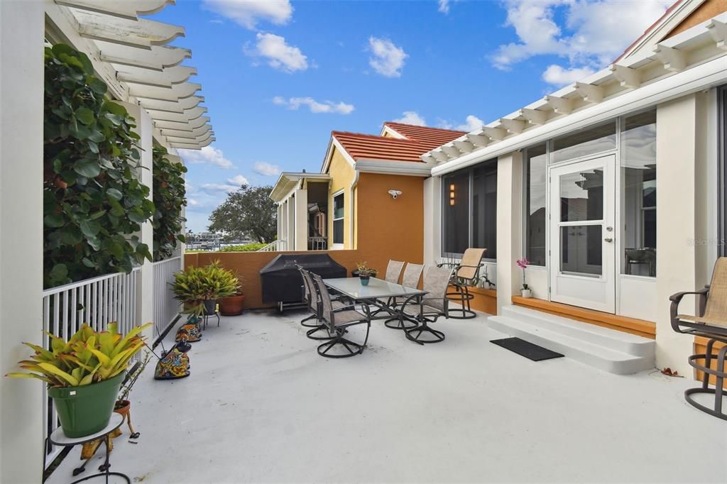 En Venta: $1,395,000 (3 camas, 2 baños, 2000 Pies cuadrados)