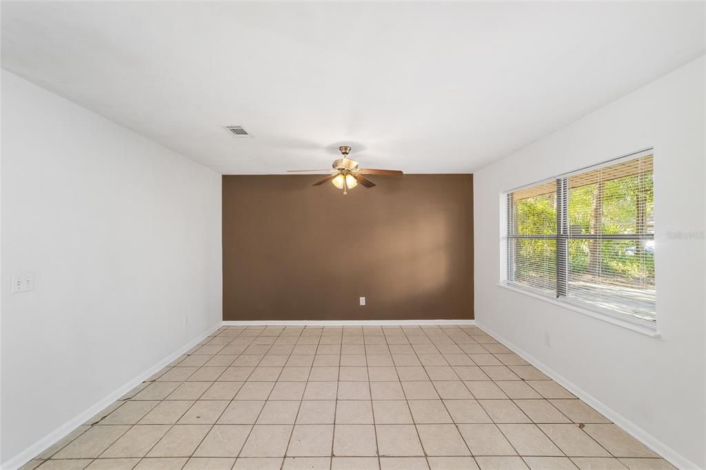 待售: $260,000 (3 贝兹, 2 浴室, 1056 平方英尺)