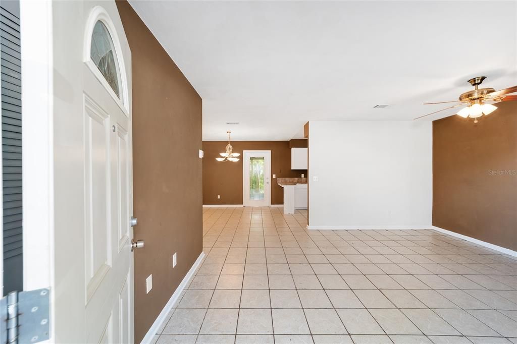 待售: $260,000 (3 贝兹, 2 浴室, 1056 平方英尺)