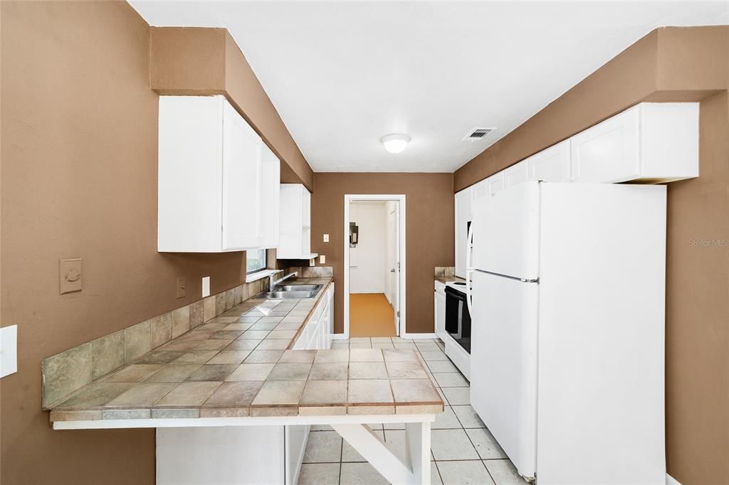 待售: $260,000 (3 贝兹, 2 浴室, 1056 平方英尺)