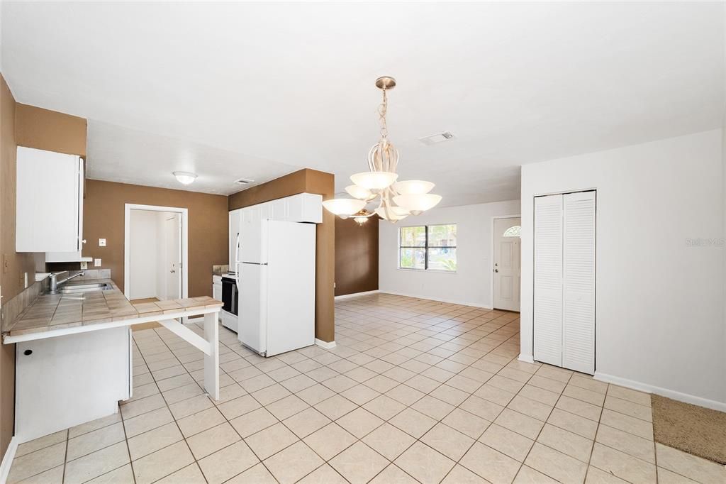 待售: $260,000 (3 贝兹, 2 浴室, 1056 平方英尺)