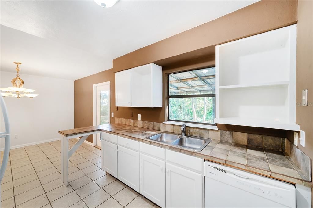 待售: $260,000 (3 贝兹, 2 浴室, 1056 平方英尺)