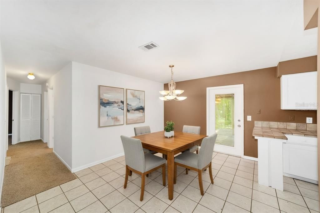 待售: $260,000 (3 贝兹, 2 浴室, 1056 平方英尺)