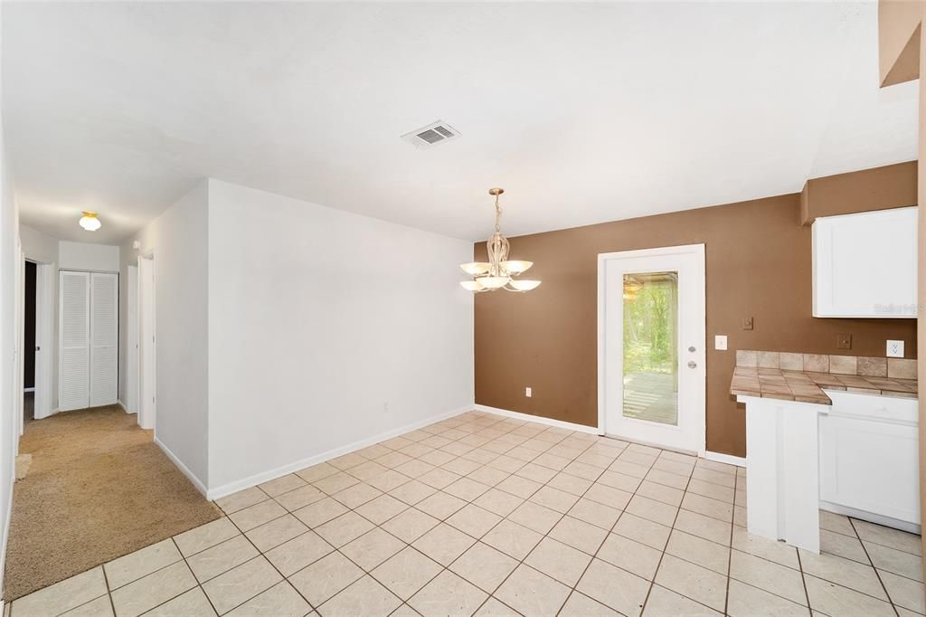 待售: $260,000 (3 贝兹, 2 浴室, 1056 平方英尺)