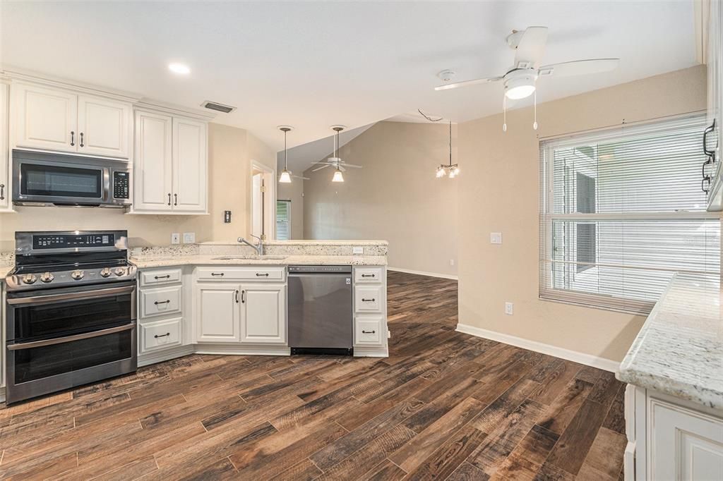 待售: $350,000 (3 贝兹, 2 浴室, 1573 平方英尺)