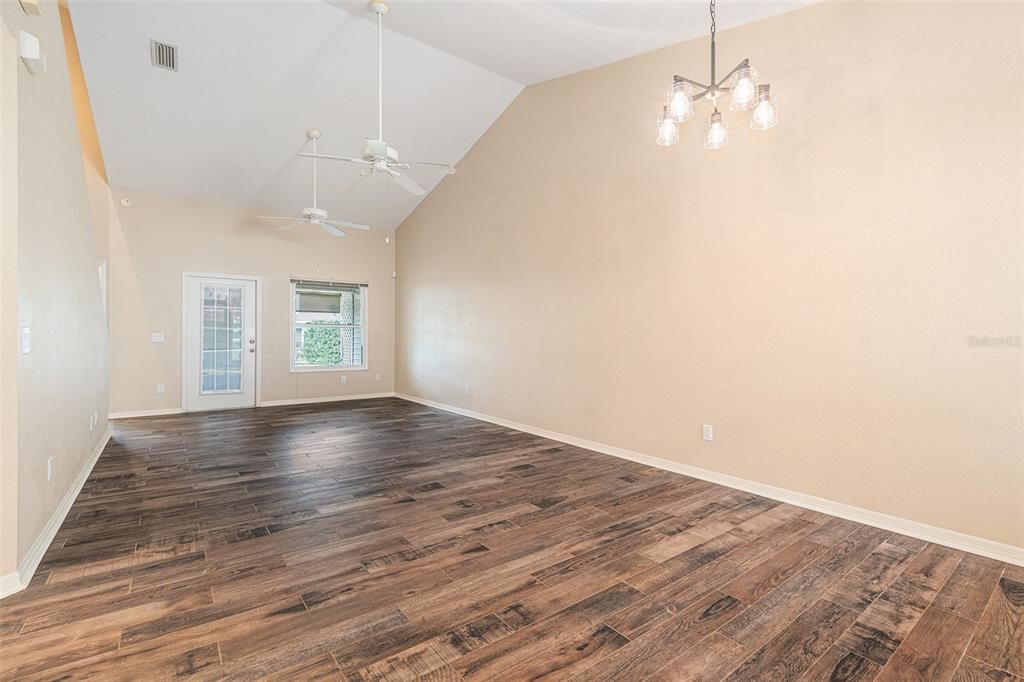 待售: $350,000 (3 贝兹, 2 浴室, 1573 平方英尺)