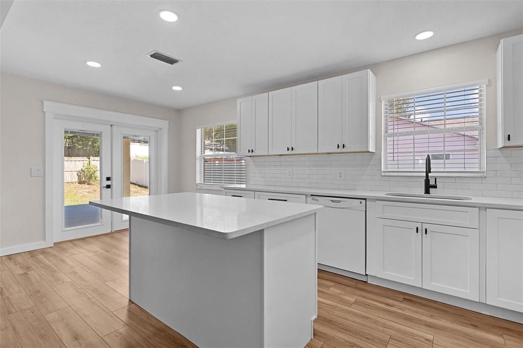 For Sale: $299,500 (3 beds, 2 baths, 1222 Square Feet)