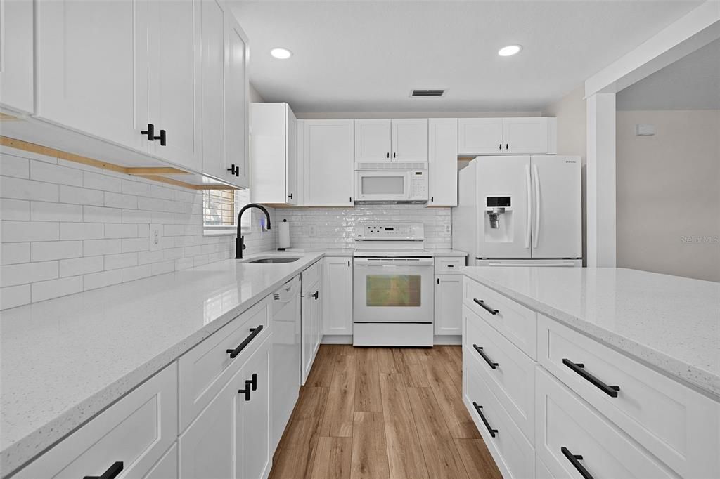 For Sale: $299,500 (3 beds, 2 baths, 1222 Square Feet)