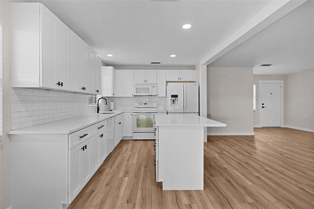 For Sale: $299,500 (3 beds, 2 baths, 1222 Square Feet)