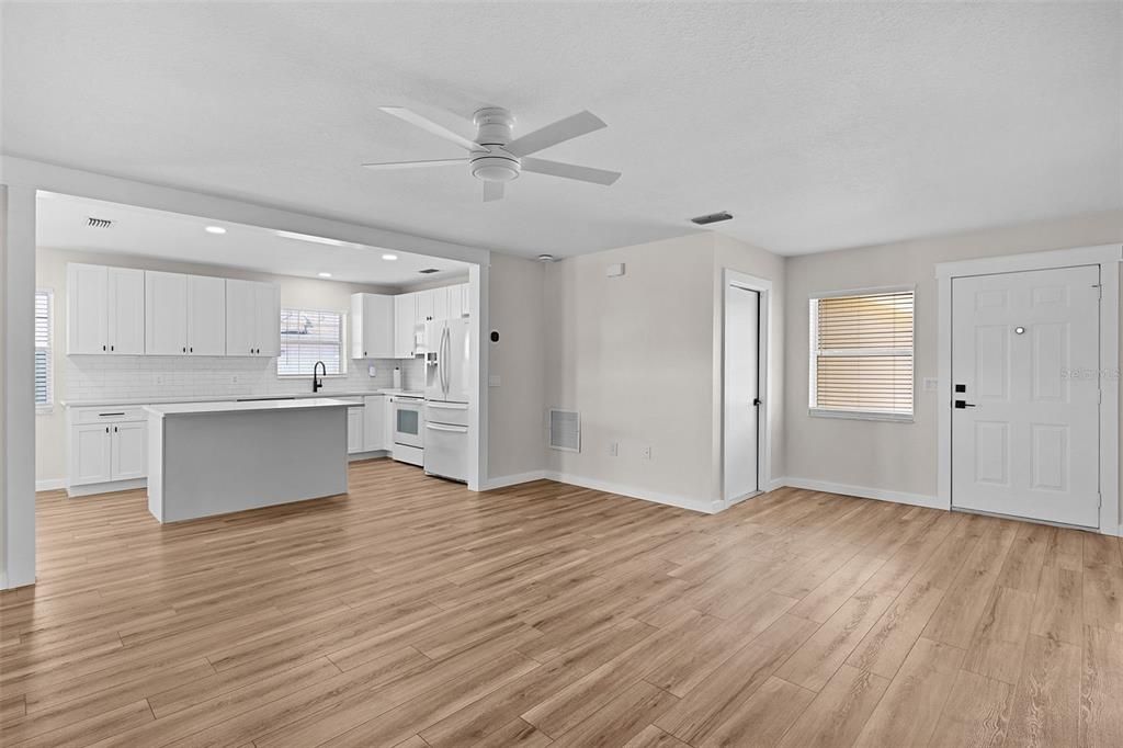 For Sale: $299,500 (3 beds, 2 baths, 1222 Square Feet)